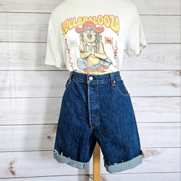 Levi's 501 Distressed Denim Cut Off Red Tab Jean Shorts in Stark Blue Size 40 - Picture 1 of 13